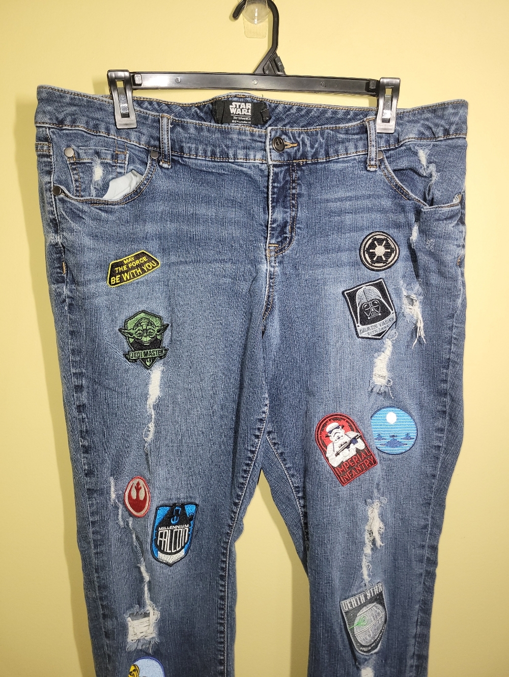 Torrid Star Wars Her Universe Patch Jeans 20 - Picture 2 of 13